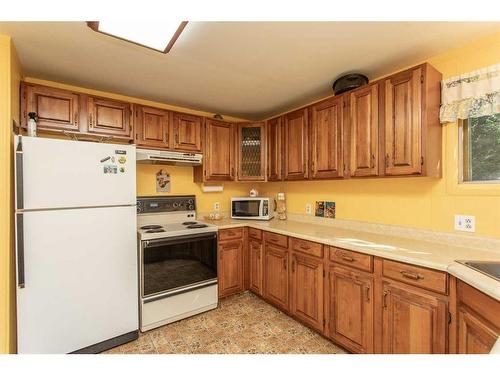 224-41124 Range Road 282 Range, Gull Lake, AB - Indoor Photo Showing Kitchen