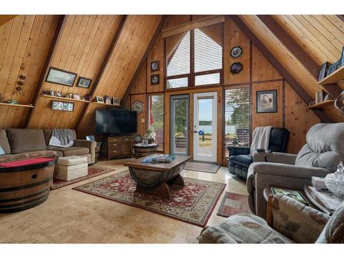 20024A Twp Rd 452, Rural Camrose County, AB - Indoor Photo Showing Living Room