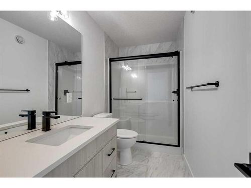 332-903 Mahogany Boulevard Se, Calgary, AB - Indoor Photo Showing Bathroom