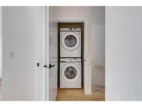 332-903 Mahogany Boulevard Se, Calgary, AB - Indoor Photo Showing Laundry Room