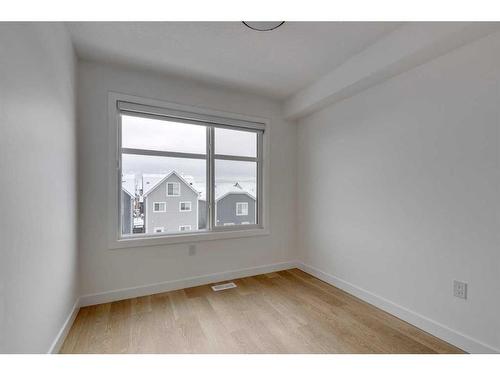 332-903 Mahogany Boulevard Se, Calgary, AB - Indoor Photo Showing Other Room