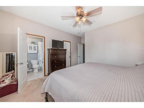 262 Inglewood Drive, Red Deer, AB - Indoor Photo Showing Bedroom