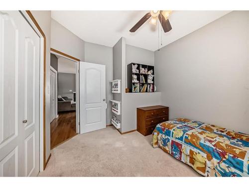 262 Inglewood Drive, Red Deer, AB - Indoor Photo Showing Bedroom