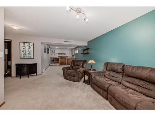 262 Inglewood Drive, Red Deer, AB - Indoor Photo Showing Living Room