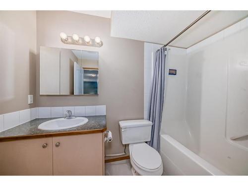 262 Inglewood Drive, Red Deer, AB - Indoor Photo Showing Bathroom