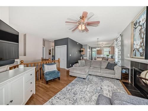 262 Inglewood Drive, Red Deer, AB - Indoor Photo Showing Living Room