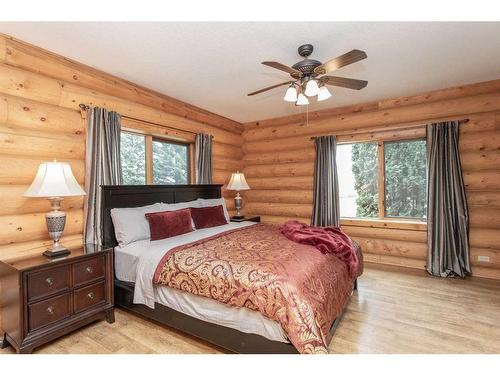 32022 Township Road 440, Rural Ponoka County, AB - Indoor Photo Showing Bedroom