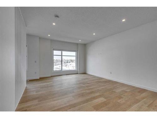 16-903 Mahogany Boulevard Se, Calgary, AB - Indoor Photo Showing Other Room