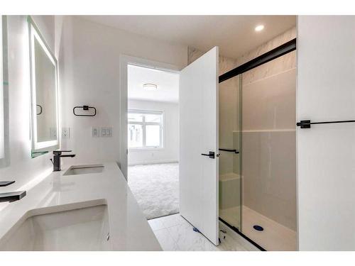 16-903 Mahogany Boulevard Se, Calgary, AB - Indoor Photo Showing Bathroom