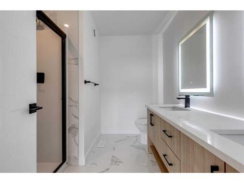 16-903 Mahogany Boulevard Se, Calgary, AB - Indoor Photo Showing Bathroom