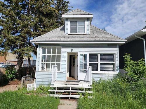 1616 3 Street Nw, Calgary, AB - Outdoor With Facade