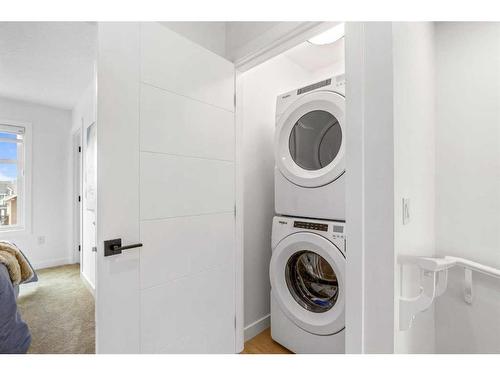 14-903 Mahogany Boulevard Se, Calgary, AB - Indoor Photo Showing Laundry Room