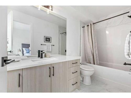 14-903 Mahogany Boulevard Se, Calgary, AB - Indoor Photo Showing Bathroom