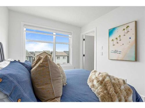 14-903 Mahogany Boulevard Se, Calgary, AB - Indoor Photo Showing Bedroom