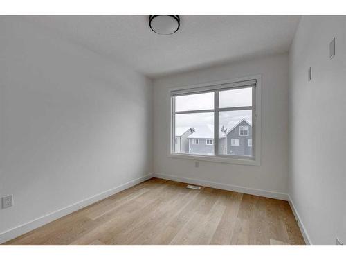 14-903 Mahogany Boulevard Se, Calgary, AB - Indoor Photo Showing Other Room