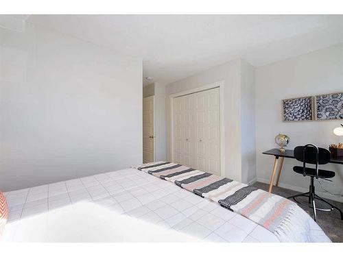 199 Vantage Drive Drive, Cochrane, AB - Indoor Photo Showing Bedroom