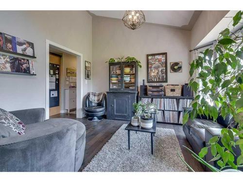 38444  270 Range Road, Rural Red Deer County, AB - Indoor Photo Showing Living Room