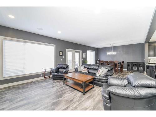 75 Valli Close, Sylvan Lake, AB - Indoor Photo Showing Living Room