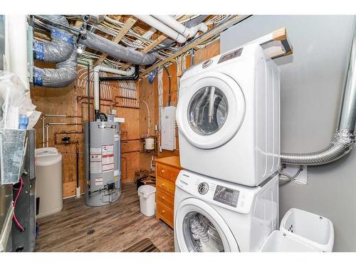 75 Valli Close, Sylvan Lake, AB - Indoor Photo Showing Laundry Room