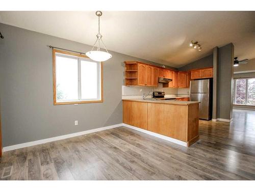 15 Dynes Street, Red Deer, AB - Indoor Photo Showing Kitchen