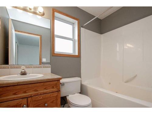 15 Dynes Street, Red Deer, AB - Indoor Photo Showing Bathroom