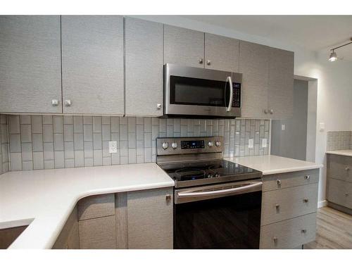 4541 35 Street Crescent, Red Deer, AB - Indoor Photo Showing Kitchen