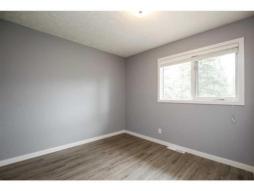 4541 35 Street Crescent, Red Deer, AB - Indoor Photo Showing Other Room