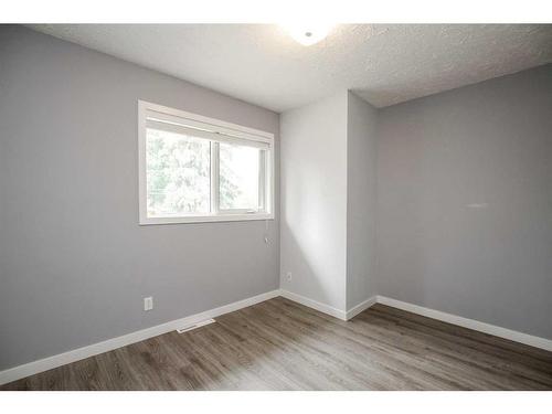 4541 35 Street Crescent, Red Deer, AB - Indoor Photo Showing Other Room