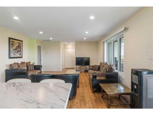 5117 590 Township, Barrhead, AB - Indoor Photo Showing Living Room