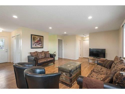 5117 590 Township, Barrhead, AB - Indoor Photo Showing Living Room