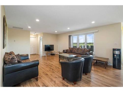 5117 590 Township, Barrhead, AB - Indoor Photo Showing Living Room