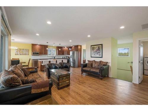 5117 590 Township, Barrhead, AB - Indoor Photo Showing Living Room