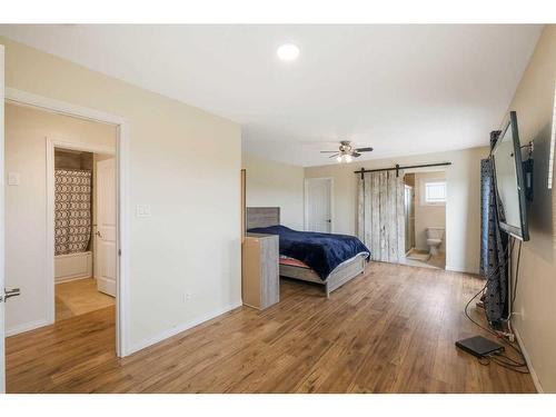 5117 590 Township, Barrhead, AB - Indoor Photo Showing Bedroom