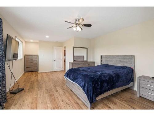 5117 590 Township, Barrhead, AB - Indoor Photo Showing Bedroom