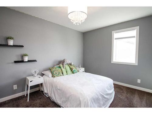 121 Traptow Close, Red Deer, AB - Indoor Photo Showing Bedroom