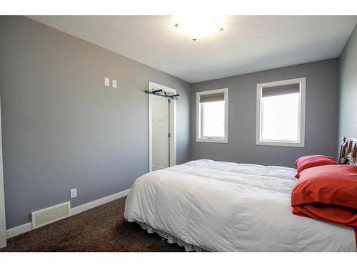 121 Traptow Close, Red Deer, AB - Indoor Photo Showing Bedroom