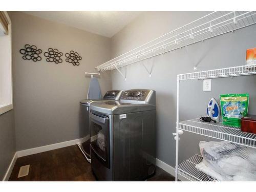 121 Traptow Close, Red Deer, AB - Indoor Photo Showing Laundry Room