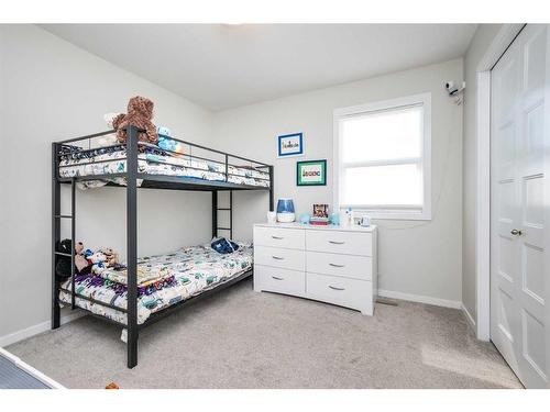 204 Thomlison Avenue, Red Deer, AB - Indoor Photo Showing Bedroom