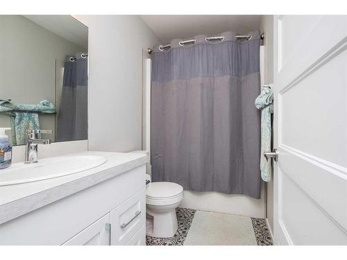 204 Thomlison Avenue, Red Deer, AB - Indoor Photo Showing Bathroom