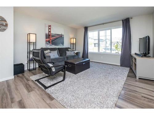 204 Thomlison Avenue, Red Deer, AB - Indoor Photo Showing Living Room