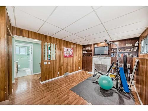 3511 33 Street Se, Calgary, AB - Indoor Photo Showing Other Room