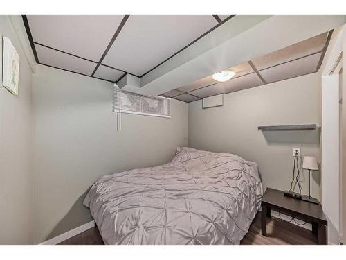 3511 33 Street Se, Calgary, AB - Indoor Photo Showing Bedroom