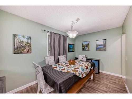 3511 33 Street Se, Calgary, AB - Indoor Photo Showing Dining Room