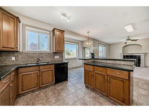 34 Jaspar Crescent, Red Deer, AB - Indoor Photo Showing Kitchen With Double Sink