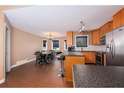 3712 69 St., Camrose, AB - Indoor Photo Showing Kitchen