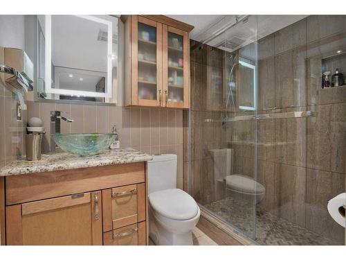 1011-4902 37 Street, Red Deer, AB - Indoor Photo Showing Bathroom