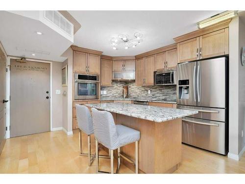 1011-4902 37 Street, Red Deer, AB - Indoor Photo Showing Kitchen