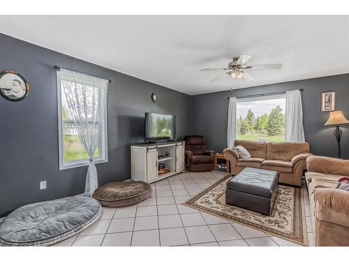 412 Lobstick Trail, Rural Clearwater County, AB - Indoor Photo Showing Living Room