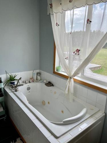 412 Lobstick Trail, Rural Clearwater County, AB - Indoor Photo Showing Bathroom