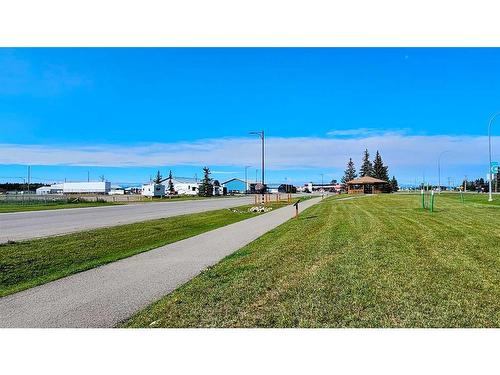 716 Main Avenue West, Sundre, AB 